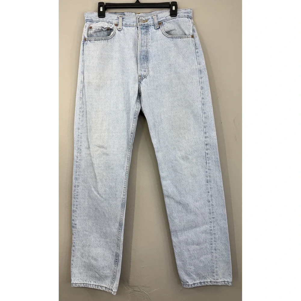 Vtg Levi's 501 Jeans Men's Fits 32x30.5 Light Wash Made In USA (tagged 34x32)